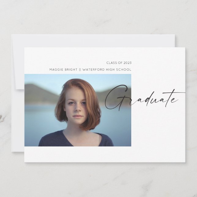 Invitación de graduados 2023 con guiones modernos (Anverso)