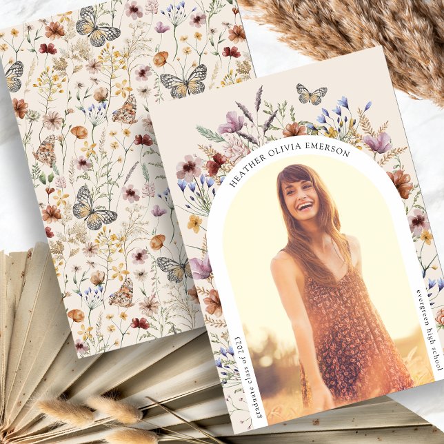 Invitación de graduados de Boho (Boho Wildflower Watercolor Graduate Announcement with Butterfly by Painted Paperie
)