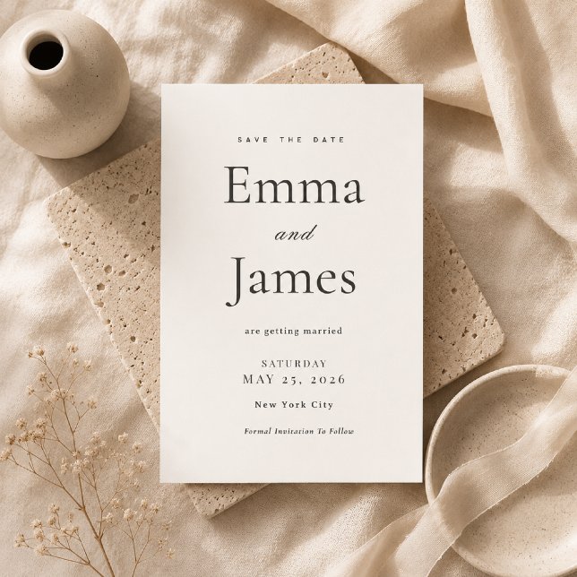 Invitación de guardar la fecha minimalista moderna (Elegant beige Save the Date card styled on soft ivory linen.)