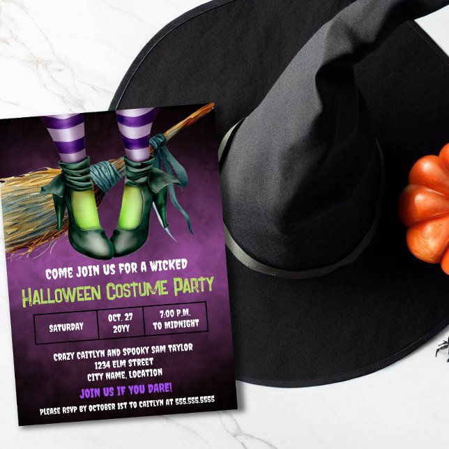 Invitación de la fiesta de disfraces de Halloween  (Celebrate a wicked Halloween costume party by sending out these wicked witch Halloween invitations.)