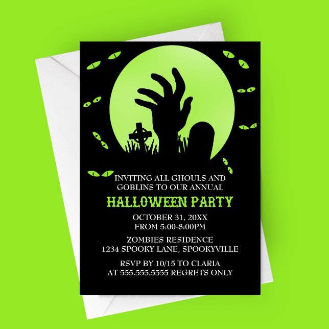 Invitación de la fiesta de Halloween de Zombie (Green Zombie Spooky Halloween Party Invitation | Graveyard with Haunted Eyes and Full Moon)