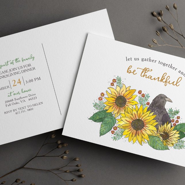Invitación de la fiesta de la cena de Acción de Gr (Postcard Invitation for Thanksgiving Dinner Featuring Watercolor Crow in Sunflowers Design)