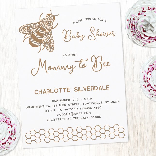 Invitación de mamá a ser Baby Shower (Modern gener neutral honeybee Mommy to Bee personalized baby shower invitation with custom text)