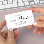 Invitación de movimiento de script de dirección nu<br><div class="desc">Sencilla y elegante escritura de caligrafía en blanco y negro de la nueva dirección con escritura a mano presupuesto invitación móvil asequible tarjeta pequeña.          Fácil de personalizar con su nueva dirección personal.</div>