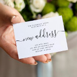 Invitación de movimiento de script de dirección nu<br><div class="desc">Sencilla y elegante escritura de caligrafía en blanco y negro de la nueva dirección con escritura a mano presupuesto invitación móvil asequible tarjeta pequeña.          Fácil de personalizar con su nueva dirección personal.</div>