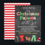 Invitación de navidades Fiesta Pajama Chalkboard<br><div class="desc">Esta divertida y festiva invitación a los Navidades Fiesta Pajama estilo pizarra es perfecta para cualquier evento temático de Navidades pajama! Este diseño presenta un fondo de pizarra, letras de motivos de color Navidades brillantes y gráficos y ilustraciones de Navidades divertidos a lo largo de la parte inferior, como pijamas...</div>