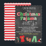 Invitación de navidades Fiesta Pajama Chalkboard<br><div class="desc">Esta divertida y festiva invitación a los Navidades Fiesta Pajama estilo pizarra es perfecta para cualquier evento temático de Navidades pajama! Este diseño presenta un fondo de pizarra, letras de motivos de color Navidades brillantes y gráficos y ilustraciones de Navidades divertidos a lo largo de la parte inferior, como pijamas...</div>
