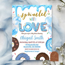 Invitación de niño donut pastel espolvoreado con a