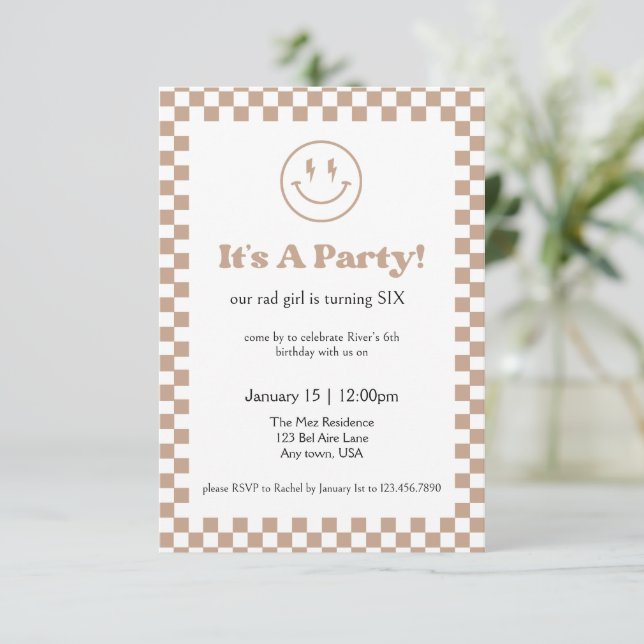 Invitación de Niño Genial a Cuadros Neutra (Anverso de pie)