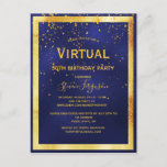 Invitación de oro azul para fiesta de cumpleaños v<br><div class="desc">Al frente: Una moderna y moderna tarjeta de invitación virtual para fiestas de cumpleaños 50 (o cualquier edad) para los hombres. Un fondo azul oscuro, azul marino. El color azul es desigual. Con un marco de oro falso y confetti dorado, letras de colores dorados. Personalice y agregue un nombre, edad...</div>