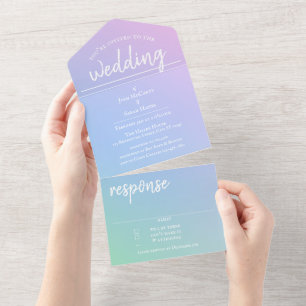Invitación de pastel arcoiris en una boda
