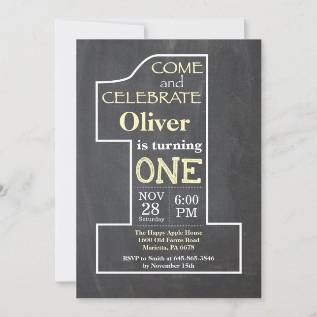 Invitación de pizarra amarilla para el 1er cumplea (Anverso)