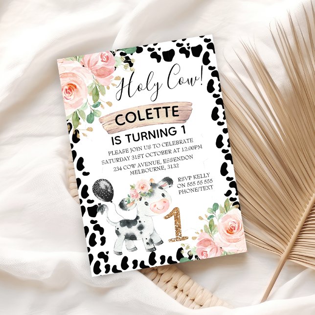 Invitación de primer cumpleaños a la impresión de  (Girls Holy Cow 1st Birthday Invitation, Cow Themed First Birthday Invitation, Floral Black Cow Print)