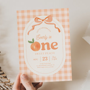 Invitación de primer cumpleaños de Gingham Peach