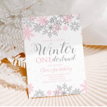 Invitación de primer cumpleaños de Winter ONEderla<br><div class="desc">Invierno Onederland primera fiesta de cumpleaños con copos de nieve rosados y purpurinas de plata.</div>