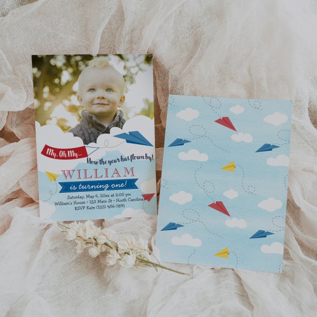 Invitación de primer cumpleaños del avión de papel (Subido por el creador)