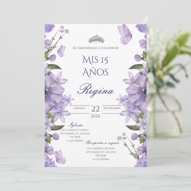 Invitación de Quinceañera flores moradas (Anverso de pie)