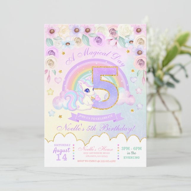 Invitación de quinto cumpleaños de Pastel Rainbow  (Anverso de pie)
