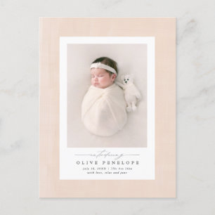 Invitación de recién nacido de marco texturado sua