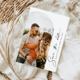 Invitación de Save the Date con foto de arco moder