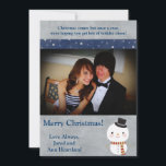 Invitación de Snowman de sombrero superior las 5 h<br><div class="desc">Esta invitación a la fiesta de los Navidades 5x7 es a la vez moderna y de moda. Está impreso en papel liso, vibrante y mate de 110 libras de peso. Contiene un 50% de contenido reciclado. Perfecto para sus invitaciones y invitaciones de eventos más formales. Estos vienen con sobres blancos...</div>