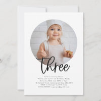 Invitación de tres cumpleaños de la foto redonda