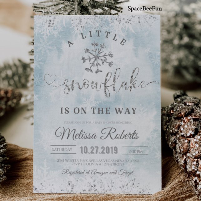 Invitación de un niño de Baby Shower con copo de n (Snowflake Baby Shower Boy Invitation A little Snowflake is on the Way It's Cold Outside Winter)