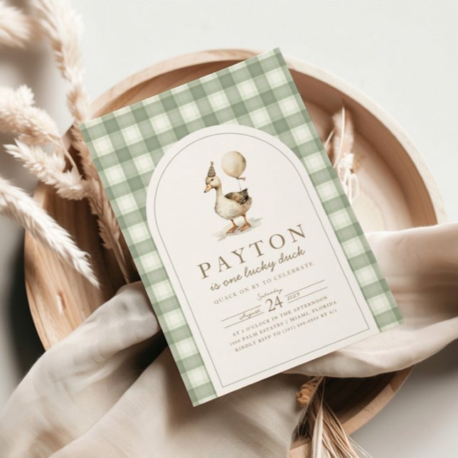 Invitación de un pato afortunado, fiesta de cumple (One Lucky Duck Birthday Party Invitation - Sage Green Gingham)