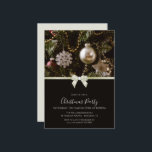 Invitación Decoraciones festivas, Navidades de Ribbon y Jewel<br><div class="desc">Invitación estacional para fiestas de Navidades. Diseño de bonito de marfil festivo y baudias plateadas sobre un fondo de árbol de navidad bellamente decorado. Dividir la imagen de los detalles del evento es una romántica joya diamante de imitación con un arco de diamante con una glamorosa cinta de marfil. Este...</div>