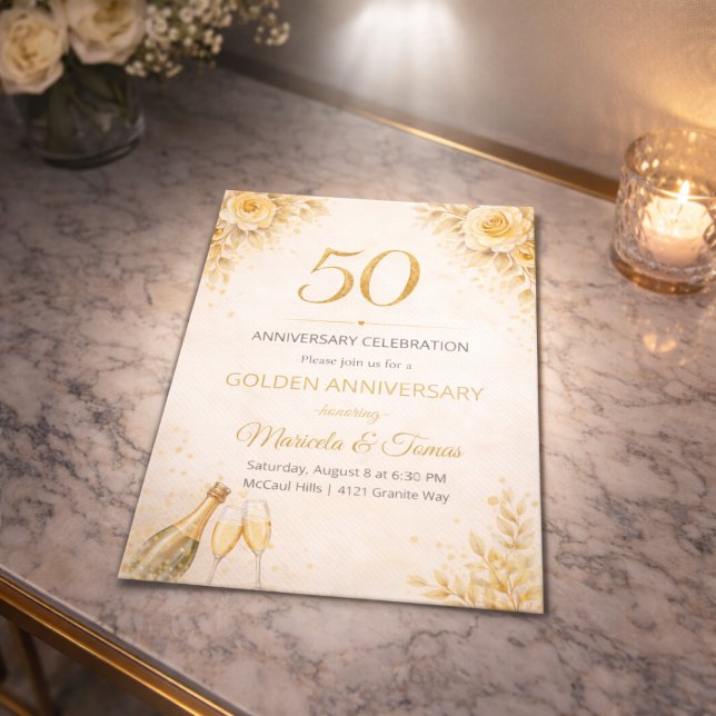 Invitación del 50º Aniversario de Floral Dorado (Golden floral 50th anniversary dinner invite with champagne tones and soft ivory roses)
