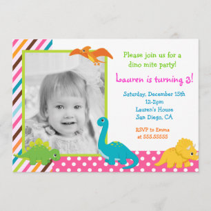 Invitación del cumpleaños del dinosaurio del chica