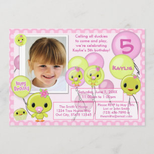 Invitación del cumpleaños del pato amarillo rosa (