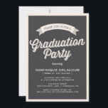 INVITACIÓN DEL PARTIDO DE GRADUACIÓN DE TIPOGRAFÍA<br><div class="desc">INVITACIÓN PARTIDA GRADUACIÓN DE GRADUACIÓN DE TIPOGRAFÍA GRAY RETRO DE GRADO DE Vintage inspirada en la invitación a fiesta de graduación con tipografía retro. Se pueden encontrar otros colores y artículos similares en mi tienda.</div>