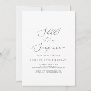 Invitación Delicado caligrafía plateada es un Fiesta sorpresa