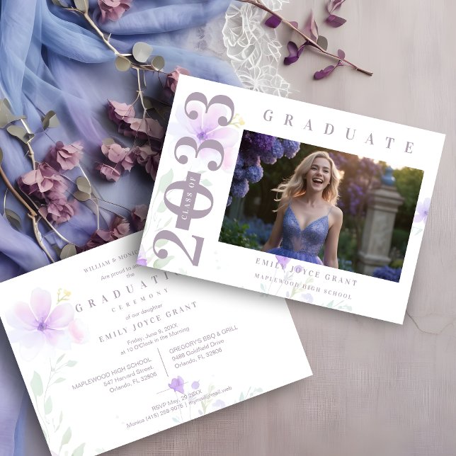 Invitación Delicate MInimalist Graduate Floral Lilac Shades P (Delicate MInimalist Graduate Floral Lilac Shades Photo Invitation Card. )