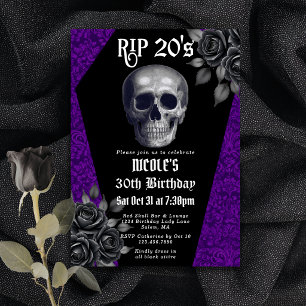 Invitación DEP 20s Gótico Cráneo Floral Púrpura Cumpleaños 30