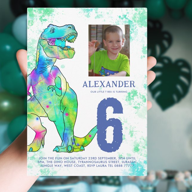 Invitación Dinosaur T-Rex 6ª acuarela de fiesta de cumpleaños (T-Rex dinosaur 6th birthday party invitation with photo template colorful watercolor dino)