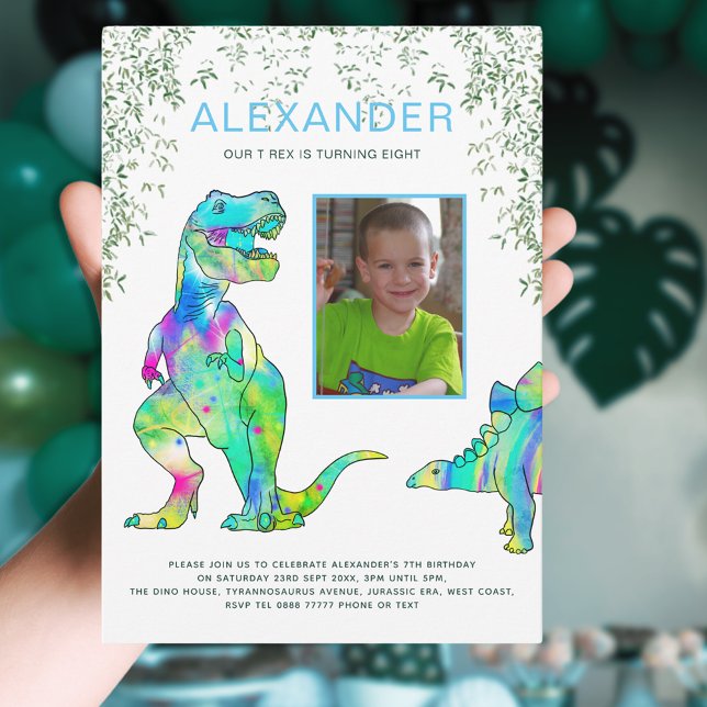 Invitación Dinosaur T-Rex 8fiesta de cumpleaños Verde Azul (Dinosaur T-Rex jungle 8th birthday party invitation with photo template blue and green colorful dino)