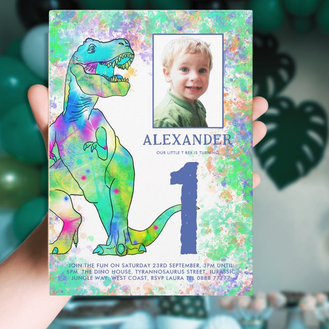 Invitación Dinosaur Watercolor Primer Fiesta de cumpleaños (Colorful dinosaur 1st birthday party invitation with photo template and watercolor splash T-Rex dino)