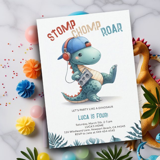 Invitación Dinosaurio Boom Box Stomp Chomp Roar Boy Cumpleaño (Dinosaur boy birthday invitation dino stomp chomp roar pre historic jungle hip dance party funny red)