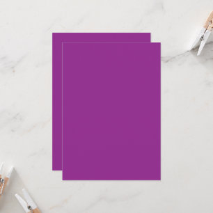 Invitación Diseño con un impresionante fondo morado y blanco