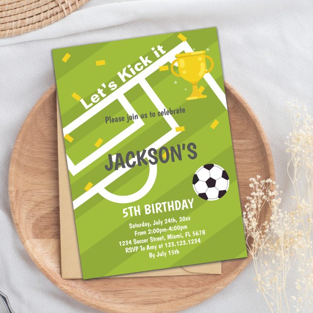 Invitación Diseño de Fiesta deportivo verde claro (World Cup Light Green Soccer Birthday Invitations)