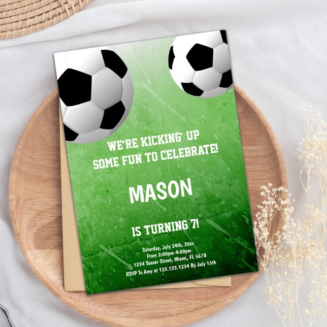 Invitación Diseño de un Fiesta de fútbol verde divertido (2 Balls Soccer Birthday Invitations)