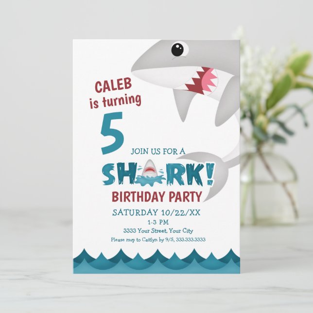 Invitación divertida de cumpleaños con tiburón (Anverso de pie)