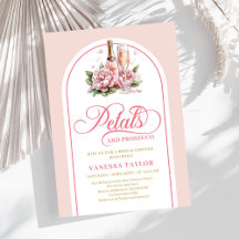Invitación dorada con pétalos elegantes y prosecco