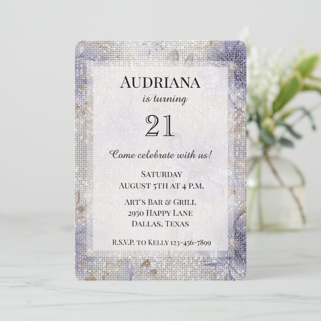 Invitación Dorado Morado Floral Blanco Parkle Cumpleaños (Anverso de pie)
