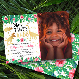 Invitación Dos Chicas de dinosaurios silvestres. Foto de cump