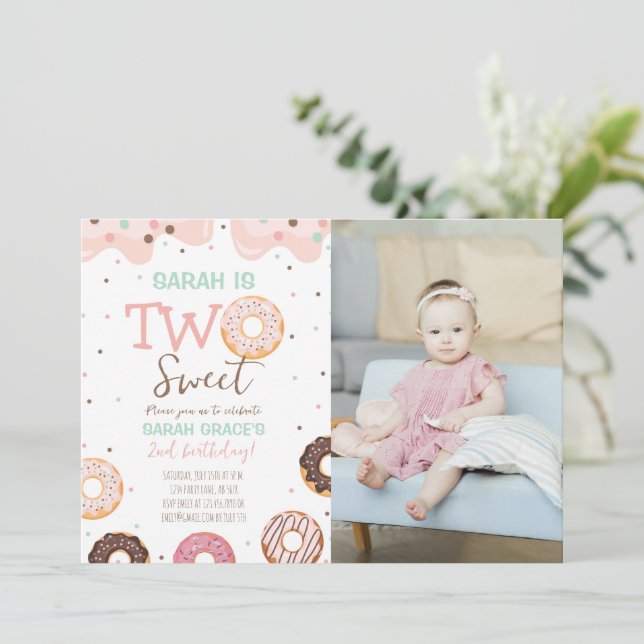 Invitación Dos dulces Donut foto blanca de segundo cumpleaños (Anverso de pie)