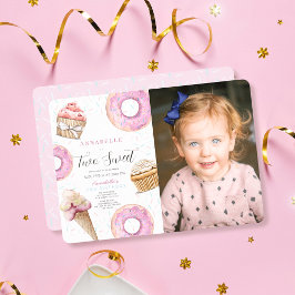 Invitación Dos dulces pasteles y Chicas de donuts foto segund