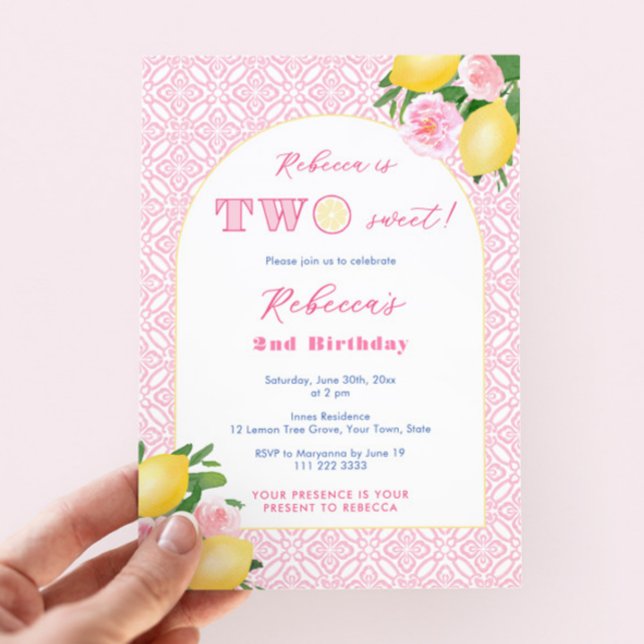 Invitación Dos flores rosadas de cítricos dulces Fiesta del s (Two sweet lemons 2nd birthday party invitations for girl featuring watercolor pink florals and tiles)